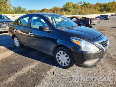 Czwarte zdjęcie samochodu z boku: 2018 NISSAN VERSA SV VIN:3N1CN7AP4JL836078 - miniatura