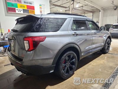 Trzecie zdjęcie samochodu z tyłu: 2022 FORD EXPLORER ST VIN:1FM5K8GC3NGA14127 - miniatura