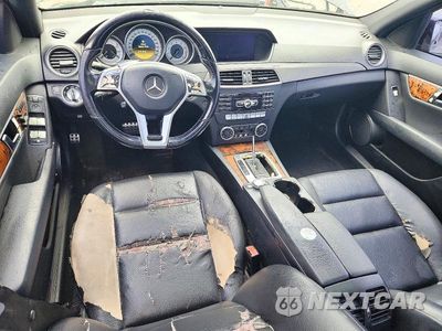 Zdjęcie 8 z 12 samochodu: 2012 MERCEDES-BENZ C 250 VIN:WDDGF4HB5CR215521 - miniatura
