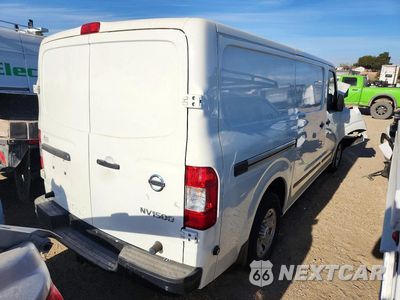 Trzecie zdjęcie samochodu z tyłu: 2021 NISSAN NV 1500 SV VIN:1N6BF0KM8MN805791 - miniatura
