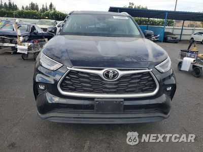 Piąte zdjęcie samochodu w środku: 2022 TOYOTA HIGHLANDER XLE VIN:5TDGZRBH7NS214337 - miniatura
