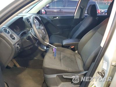 Zdjęcie 7 z 13 samochodu: 2011 VOLKSWAGEN TIGUAN S VIN:WVGAV7AX8BW534336 - miniatura