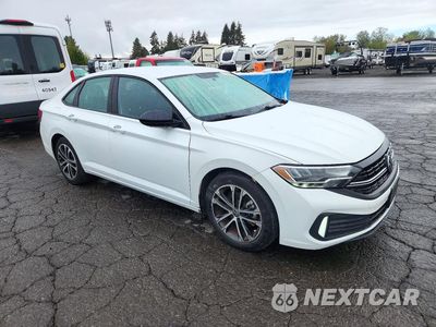 Czwarte zdjęcie samochodu z boku: 2022 VOLKSWAGEN JETTA SPORT VIN:3VWBM7BU6NM033768 - miniatura
