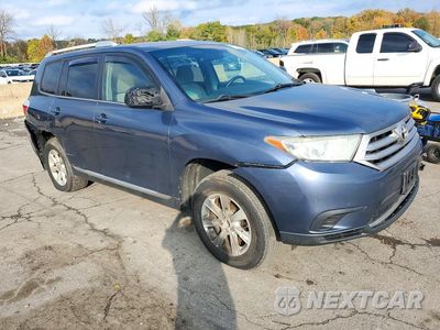 Czwarte zdjęcie samochodu z boku: 2013 TOYOTA HIGHLANDER BASE VIN:5TDBK3EH0DS221720 - miniatura