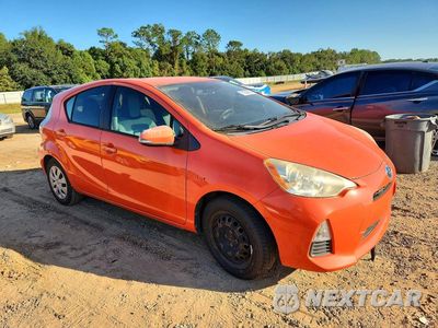 Czwarte zdjęcie samochodu z boku: 2014 TOYOTA PRIUS C ONE VIN:JTDKDTB37E1083448 - miniatura