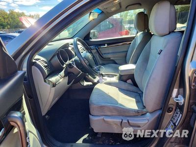 Zdjęcie 7 z 13 samochodu: 2013 KIA SORENTO LX VIN:5XYKT4A22DG323165 - miniatura