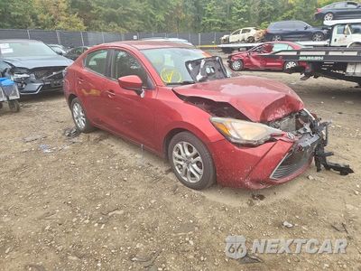 Czwarte zdjęcie samochodu z boku: 2017 TOYOTA YARIS IA BASE VIN:3MYDLBYV0HY177090 - miniatura