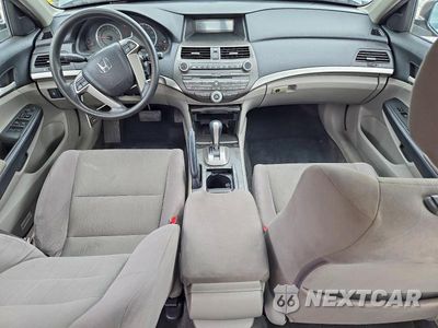 Zdjęcie 8 z 12 samochodu: 2012 HONDA ACCORD LXP VIN:1HGCP2F4XCA153841 - miniatura