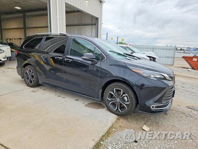 Czwarte zdjęcie samochodu z boku: 2025 TOYOTA SIENNA PLATINUM 7-PASSENGER VIN:5TDESKFC8SS225098 - miniatura