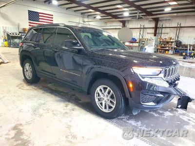 Czwarte zdjęcie samochodu z boku: 2025 JEEP GRAND CHEROKEE LAREDO VIN:1C4RJHAG9SC356883 - miniatura