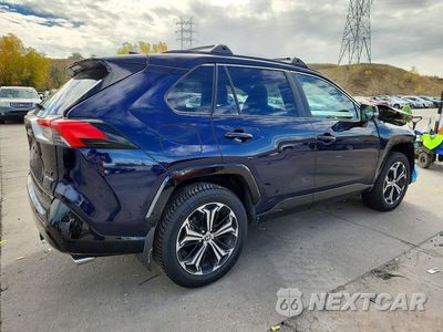 Trzecie zdjęcie samochodu z tyłu: 2025 TOYOTA RAV4 XSE VIN:JTMFB3FV2SD245256 - miniatura