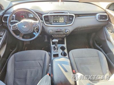 Zdjęcie 8 z 13 samochodu: 2019 KIA SORENTO LX VIN:5XYPGDA31KG518397 - miniatura