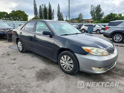 Czwarte zdjęcie samochodu z boku: 2004 TOYOTA CAMRY LE VIN:4T1BE32K54U333329 - miniatura