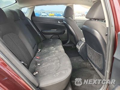 Zdjęcie 10 z 12 samochodu: 2019 KIA OPTIMA LX VIN:5XXGT4L37KG371239 - miniatura