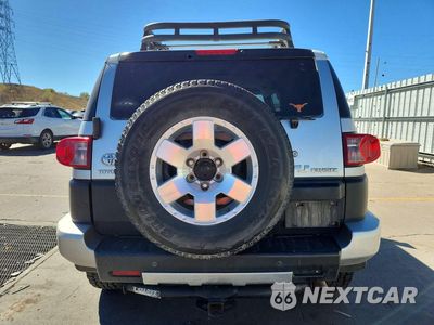 Zdjęcie 6 z 13 samochodu: 2007 TOYOTA FJ CRUISER VIN:JTEBU11F770070624 - miniatura