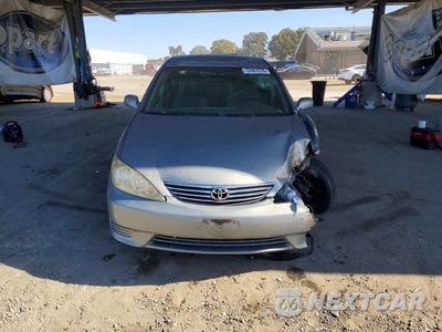 Piąte zdjęcie samochodu w środku: 2005 TOYOTA CAMRY LE VIN:4T1BE32KX5U623504 - miniatura