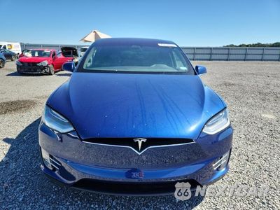 Piąte zdjęcie samochodu w środku: 2017 TESLA MODEL X VIN:5YJXCDE24HF049013 - miniatura