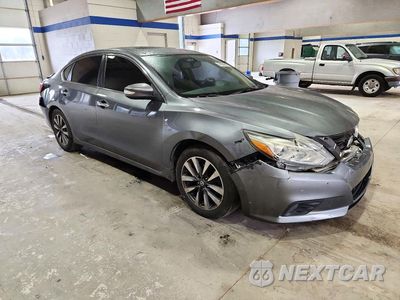 Czwarte zdjęcie samochodu z boku: 2017 NISSAN ALTIMA 2.5 SL VIN:1N4AL3APXHC281510 - miniatura