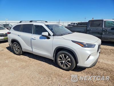 Czwarte zdjęcie samochodu z boku: 2023 TOYOTA HIGHLANDER HYBRID XLE VIN:5TDKARAH3PS521896 - miniatura