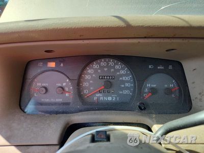 Zdjęcie 9 z 12 samochodu: 2004 MERCURY GRAND MARQUIS GS VIN:2MEFM74W34X657886 - miniatura