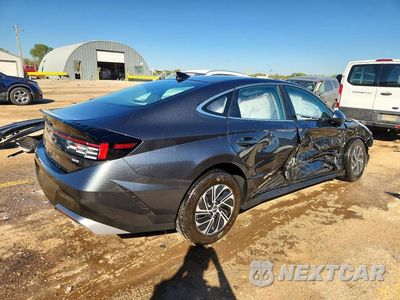 Trzecie zdjęcie samochodu z tyłu: 2026 HYUNDAI SONATA HYBRID BLUE VIN:KMHL24JJ4TA173911 - miniatura