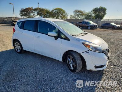 Czwarte zdjęcie samochodu z boku: 2017 NISSAN VERSA NOTE SV VIN:3N1CE2CP6HL358501 - miniatura