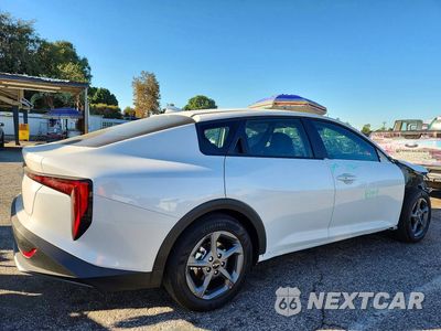 Trzecie zdjęcie samochodu z tyłu: 2026 KIA K4 LXS VIN:3KPFT4DE1TE321474 - miniatura