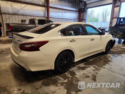 Trzecie zdjęcie samochodu z tyłu: 2017 NISSAN ALTIMA 2.5 SR VIN:1N4AL3AP7HC472057 - miniatura
