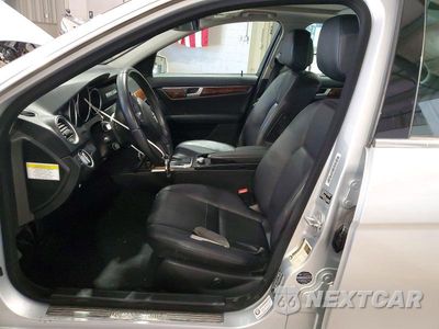 Zdjęcie 7 z 12 samochodu: 2013 MERCEDES-BENZ C 250 VIN:WDDGF4HB9DR294709 - miniatura