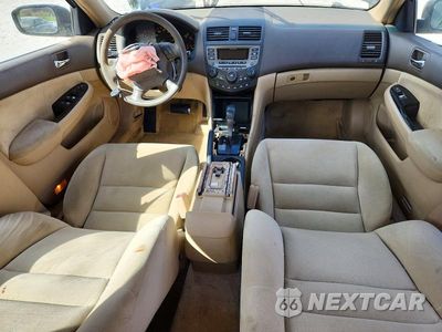 Zdjęcie 8 z 13 samochodu: 2006 HONDA ACCORD SE VIN:1HGCM56326A129779 - miniatura