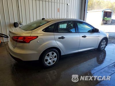 Trzecie zdjęcie samochodu z tyłu: 2016 FORD FOCUS S VIN:1FADP3E2XGL203405 - miniatura
