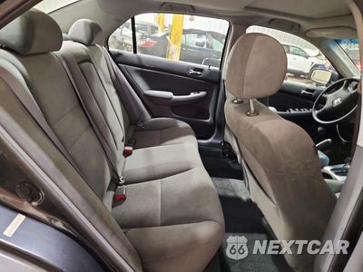 Zdjęcie 10 z 13 samochodu: 2004 HONDA ACCORD EX VIN:1HGCM56724A025969 - miniatura