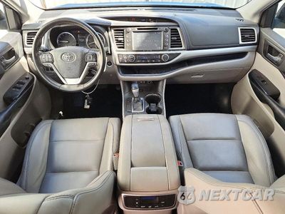 Zdjęcie 8 z 13 samochodu: 2019 TOYOTA HIGHLANDER XLE VIN:5TDKZRFH6KS345842 - miniatura