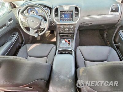 Zdjęcie 8 z 12 samochodu: 2019 CHRYSLER 300 TOURING VIN:2C3CCAAG3KH722989 - miniatura