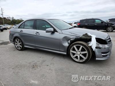 Czwarte zdjęcie samochodu z boku: 2014 MERCEDES-BENZ C 250 VIN:WDDGF4HB9EA964081 - miniatura