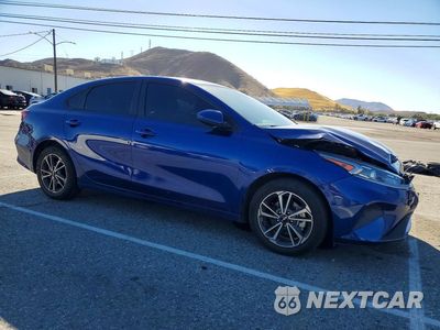 Czwarte zdjęcie samochodu z boku: 2023 KIA FORTE LXS VIN:3KPF24AD0PE636772 - miniatura