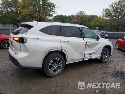 Trzecie zdjęcie samochodu z tyłu: 2021 TOYOTA HIGHLANDER XLE VIN:5TDGZRBH6MS122957 - miniatura