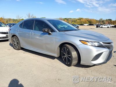 Czwarte zdjęcie samochodu z boku: 2020 TOYOTA CAMRY SE VIN:4T1G11AK5LU935721 - miniatura