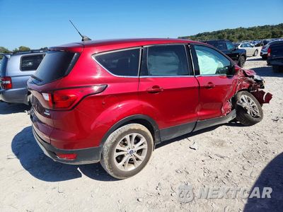 Trzecie zdjęcie samochodu z tyłu: 2019 FORD ESCAPE SE VIN:1FMCU0GD7KUA41436 - miniatura