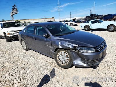 Czwarte zdjęcie samochodu z boku: 2014 VOLKSWAGEN PASSAT S VIN:1VWAT7A34EC104572 - miniatura
