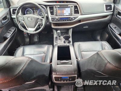 Zdjęcie 8 z 13 samochodu: 2018 TOYOTA HIGHLANDER XLE VIN:5TDJZRFH7JS543243 - miniatura