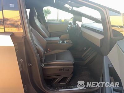 Piąte zdjęcie samochodu w środku: 2024 TESLA CYBERTRUCK VIN:7G2CEHED4RA039711 - miniatura