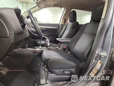 Zdjęcie 7 z 14 samochodu: 2017 MITSUBISHI OUTLANDER SE VIN:JA4AZ3A37HZ036337 - miniatura