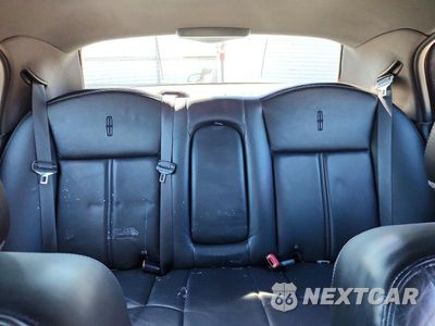 Zdjęcie 10 z 13 samochodu: 2011 LINCOLN TOWN CAR SIGNATURE LIMITED VIN:2LNBL8CV2BX760744 - miniatura