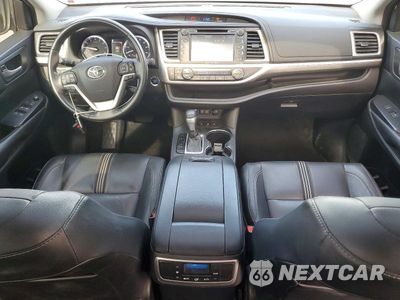 Zdjęcie 8 z 13 samochodu: 2018 TOYOTA HIGHLANDER SE VIN:5TDJZRFH6JS540656 - miniatura