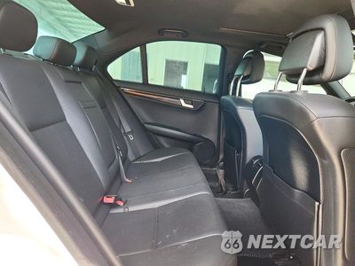 Zdjęcie 10 z 12 samochodu: 2014 MERCEDES-BENZ C 250 VIN:WDDGF4HB5EA961372 - miniatura