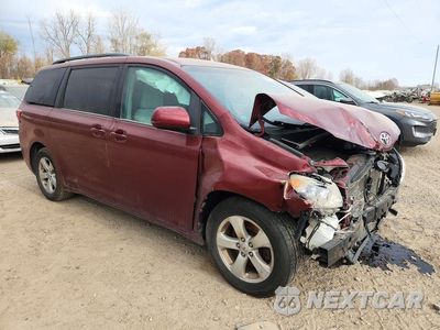 Czwarte zdjęcie samochodu z boku: 2015 TOYOTA SIENNA LE VIN:5TDKK3DC6FS565724 - miniatura