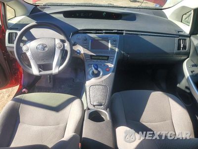 Zdjęcie 8 z 12 samochodu: 2015 TOYOTA PRIUS TWO VIN:JTDKN3DU3F0445995 - miniatura