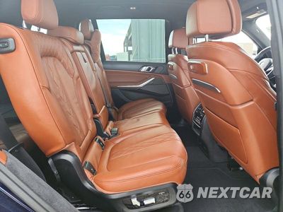 Zdjęcie 11 z 14 samochodu: 2025 BMW X7 M60I VIN:5UX33EM06S9Z43440 - miniatura