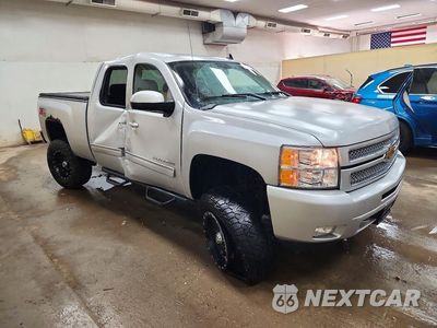 Czwarte zdjęcie samochodu z boku: 2013 CHEVROLET SILVERADO K1500 LT VIN:1GCRKSE75DZ346520 - miniatura